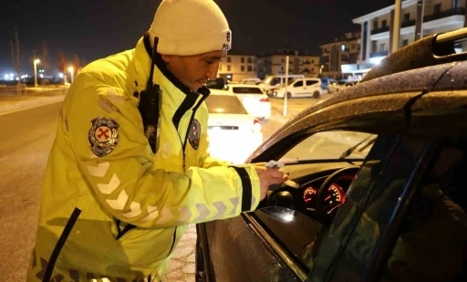 Aksaray&rsquo;da trafik ekiplerinden alkol denetimi
