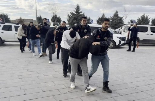 Aksaray&rsquo;da uyuşturucu operasyonu: 8 g&ouml;zaltı
