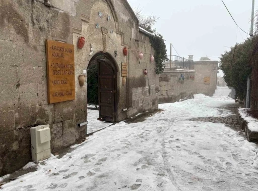 Aksaray&rsquo;ın G&uuml;zelyurt il&ccedil;esinde kar yağışı etkili oldu
