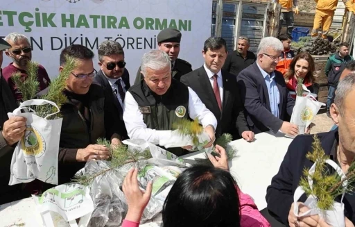 Aksaray&rsquo;ın Mehmet&ccedil;ik Hatıra Ormanı&rsquo;nda 2 bin 500 fidan toprakla buluşturuldu
