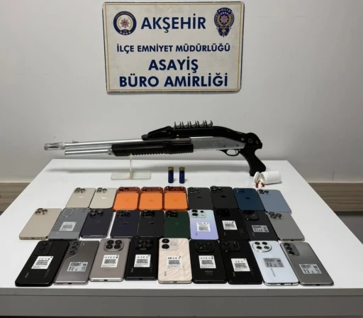 Akşehir&rsquo;de ka&ccedil;ak cep telefonu operasyonu
