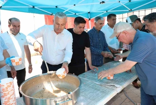 Aksu Belediyesi&rsquo;nden aşure ikramı
