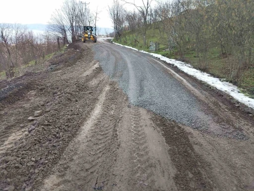 Aktarla K&ouml;y&uuml;&rsquo;nde yol reglaj &ccedil;alışmaları tamamlandı
