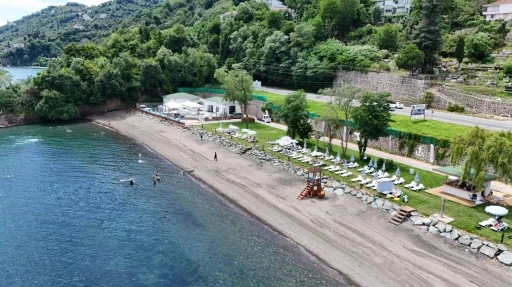 Aktaş Plajı yapılan d&uuml;zenlemelerle yazın g&ouml;zde plajları arasına girdi
