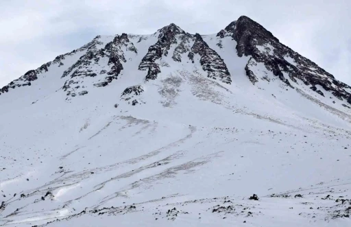 Aktif yanardağ olan Hasan Dağı g&ouml;zlem altında
