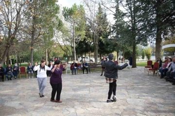 Aktif Yaş Alma Merkezi’nde Öğretmenler Gününe özel kutlama

