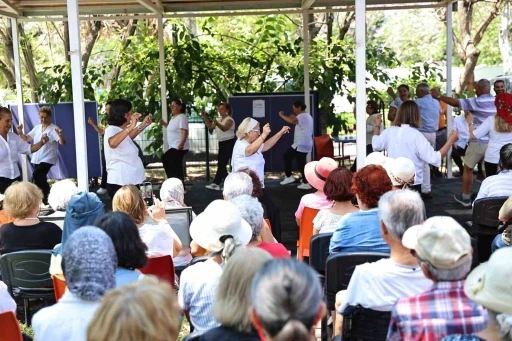 Aktif Yaşlı Merkezi&rsquo;nde veda programı
