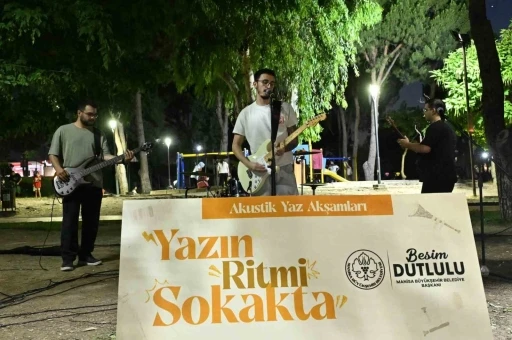 &rsquo;Akustik Yaz Akşamları&rsquo; Manisalılara m&uuml;zik dolu bir hafta sonu yaşattı
