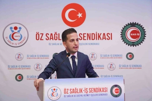 Aküzüm: &quot;Öğretmenlerimiz, çocuklarımızın yüreğine ve zihnine dokunuyor&quot;
