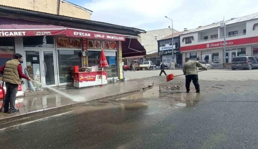 Akyaka’da belediye bahar temizliğine başladı
