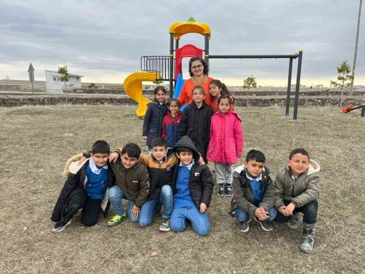 Akyaka&rsquo;da &ccedil;ocuklara park m&uuml;jdesi ger&ccedil;ek oldu
