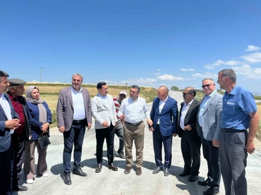 Akyaka&rsquo;da k&ouml;y yollarının sorunu &ccedil;&ouml;z&uuml;l&uuml;yor

