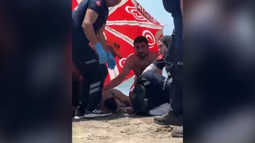 Akyaka Halk Plajı&rsquo;nda baygınlık ge&ccedil;iren kadın son anda kurtarıldı