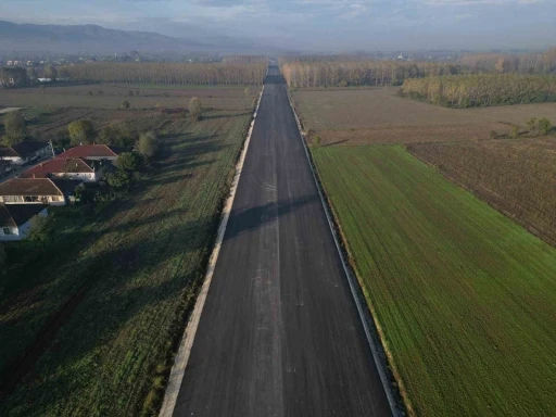 Akyazı’nın ilçe girişinin yeni bağlantı yolunda çalışmalar sürüyor
