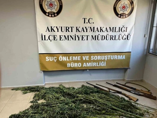 Akyurt’ta uyuşturucu operasyonu: Hint keneviri ve ruhsatsız tüfekler ele geçirildi
