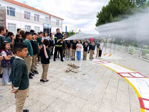 Alaca Belediyesi’nden miniklere yangın eğitimi
