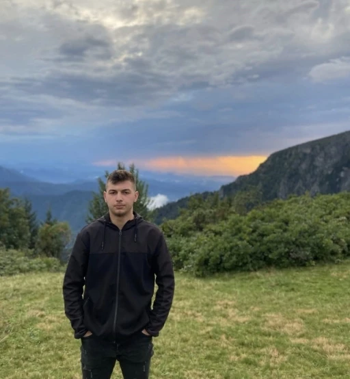 Alacak meselesinde silahla yaralanan gen&ccedil; hayatını kaybetti
