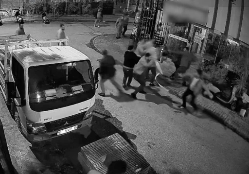 Alacak verecek meselinden birbirlerine girdiler, adliyeye sargılar i&ccedil;inde sevk edildiler
