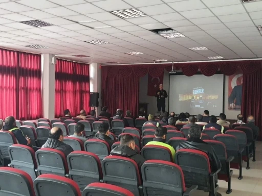 Alacakaya il&ccedil;esinde narkotik su&ccedil;larla m&uuml;cadele eğitimi
