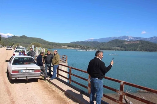 Alakır Barajı 3 yıl aradan sonra doldu taştı, &uuml;retici bayram etti
