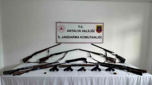 Alanya’da 15 ruhsatsız silah ele geçirildi
