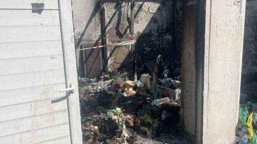 Alanya&rsquo;da 5 yıldızlı otelin geri d&ouml;n&uuml;ş&uuml;m deposundaki yangın korkuttu
