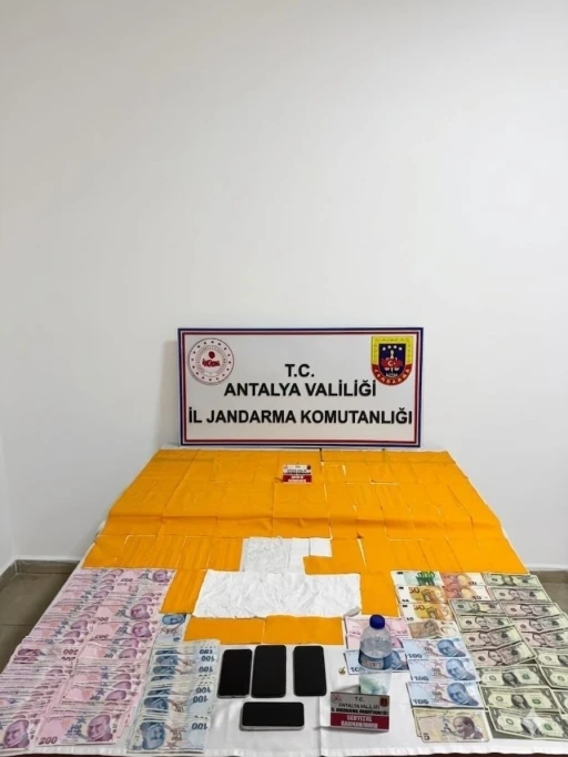 Alanya&rsquo;da 75 bin kullanımlık uyuşturucu madde ele ge&ccedil;irildi: 2 g&ouml;zaltı
