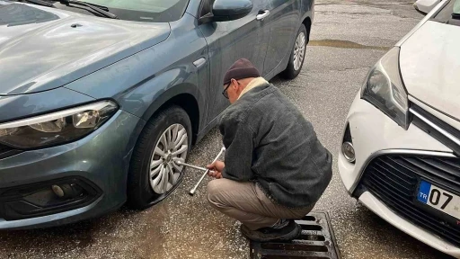 Alanya&rsquo;da ara&ccedil;ların lastiklerini kesen, tuvalete zarar verip, marketten yiyecek ve i&ccedil;ecek alan 3 ş&uuml;pheli yakalandı
