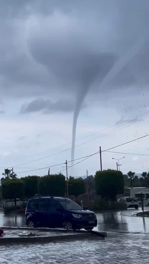Alanya’da hortum korkuttu
