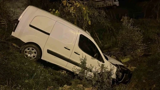 Alanya&rsquo;da kamyonet şarampole yuvarlandı: 1 yaralı
