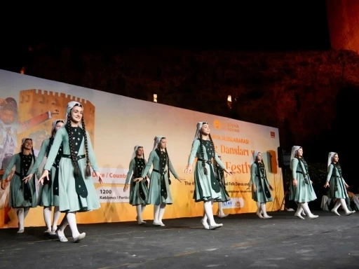 Alanya&rsquo;da k&uuml;lt&uuml;rleri buluşturan dans ve m&uuml;zik ş&ouml;leni başladı
