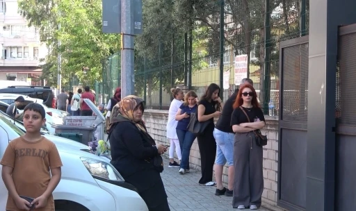 Alanya&rsquo;da LGS heyecanı başladı : &Ouml;ğrenciler sınavda ter d&ouml;kt&uuml;, veliler dualarla bekledi
