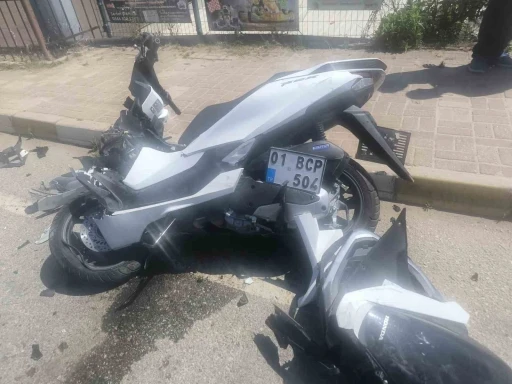 Alanya&rsquo;da minib&uuml;s ile motosiklet &ccedil;arpıştı: 1&rsquo;i ağır 2 yaralı
