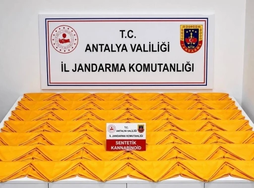 Alanya&rsquo;da otel odasında 537 bin 600 kullanımlık uyuşturucu madde ele ge&ccedil;irildi
