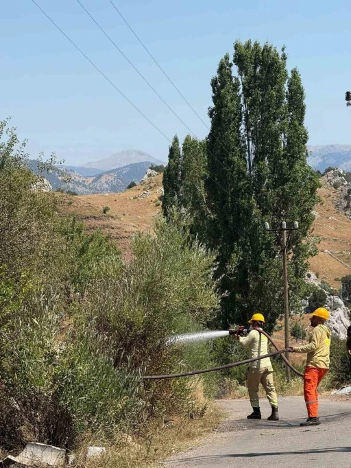 Alanya&rsquo;da otluk alanda &ccedil;ıkan yangın b&uuml;y&uuml;meden s&ouml;nd&uuml;r&uuml;ld&uuml;
