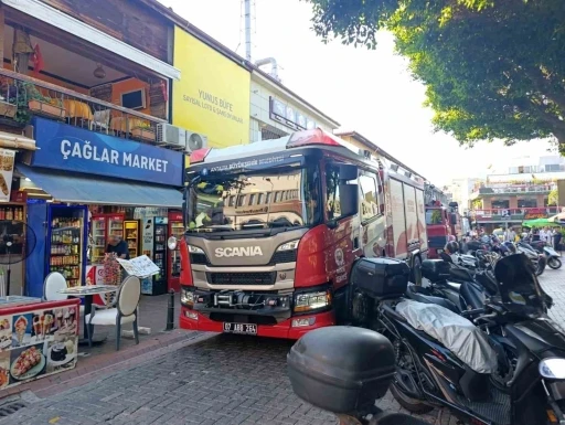 Alanya&rsquo;da restoran bacasında &ccedil;ıkan duman paniğe neden oldu
