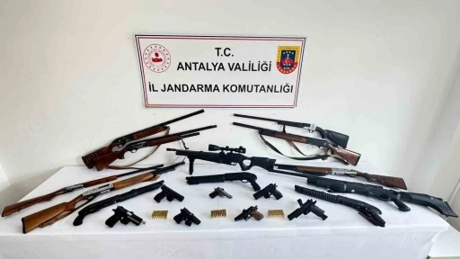 Alanya’da silah kaçakçılarına eş zamanlı operasyon
