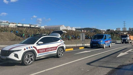 Alanya&rsquo;da SUV ara&ccedil; ile otomobil &ccedil;arpıştı: 3 yaralı
