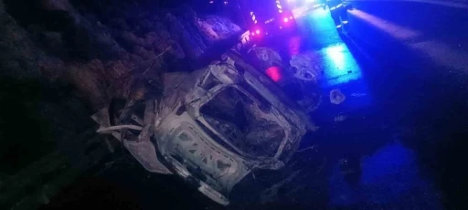 Alanya&rsquo;da takla atan otomobil alev aldı: 2 &ouml;l&uuml;, 3 ağır yaralı

