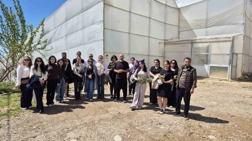 Alanya&rsquo;da &uuml;niversiteli &ouml;ğrencilerden tropikal bah&ccedil;elere teknik gezi
