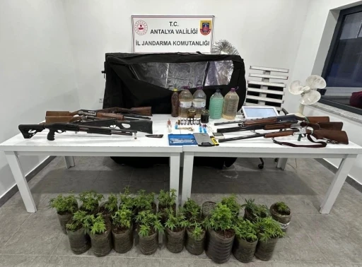 Alanya&rsquo;da uyuşturucu operasyonu: Sıvı metamfetamin ve kenevir ele ge&ccedil;irildi
