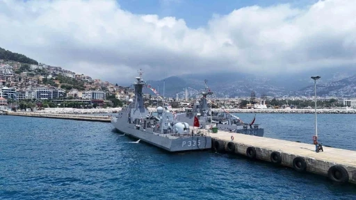 Alanya Limanı&rsquo;nda savaş gemilerine yoğun ilgi
