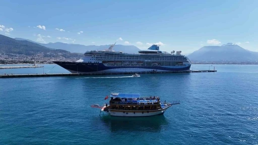 Alanya&rsquo;ya l&uuml;ks kruvaziyer ile bin 767 turist geldi

