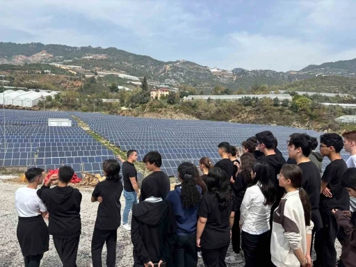 Alanyalı öğrenciler güneş enerjisi üretimini yerinde gördü
