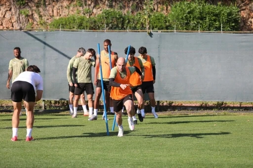 Alanyaspor, Beşiktaş ma&ccedil;ı hazırlıklarına başladı
