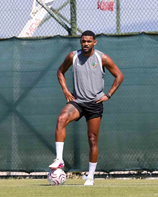 Alanyaspor&rsquo;da Bruno Viana, &Ccedil;in S&uuml;per Lig ekibi Qingdao West Coast&rsquo;a kiralandı
