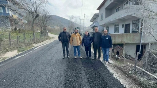 Alaplı&rsquo;da ağır tonajlı kamyonların bozduğu yollar bakıma alındı
