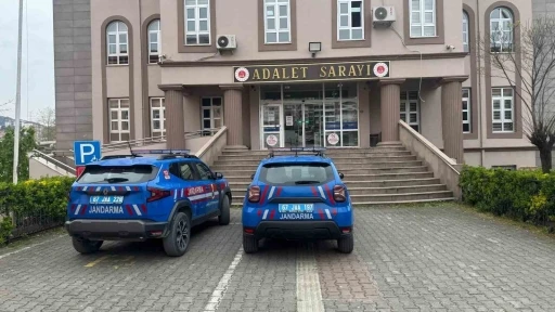 Alaplı&rsquo;da uyuşturucu operasyonunda 7 k&ouml;k kenevir ve esrar ele ge&ccedil;irildi
