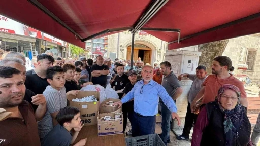 Alaplı&rsquo;da y&uuml;zlerce vatandaşa aşure ikramı
