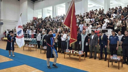Alaplı Meslek Y&uuml;ksek Okulu&rsquo;nda mezuniyet sevinci
